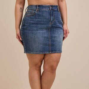 Torrid - Mini Denim Straight Skirt in Medium Wash​​​​​​​​